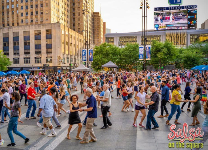 Salsa en la Plaza